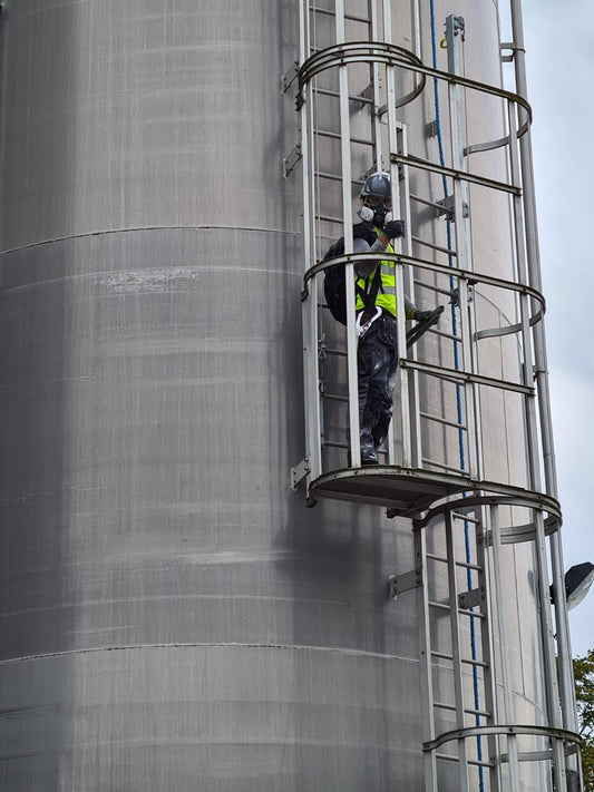 Cavendish Service Engineer At Work